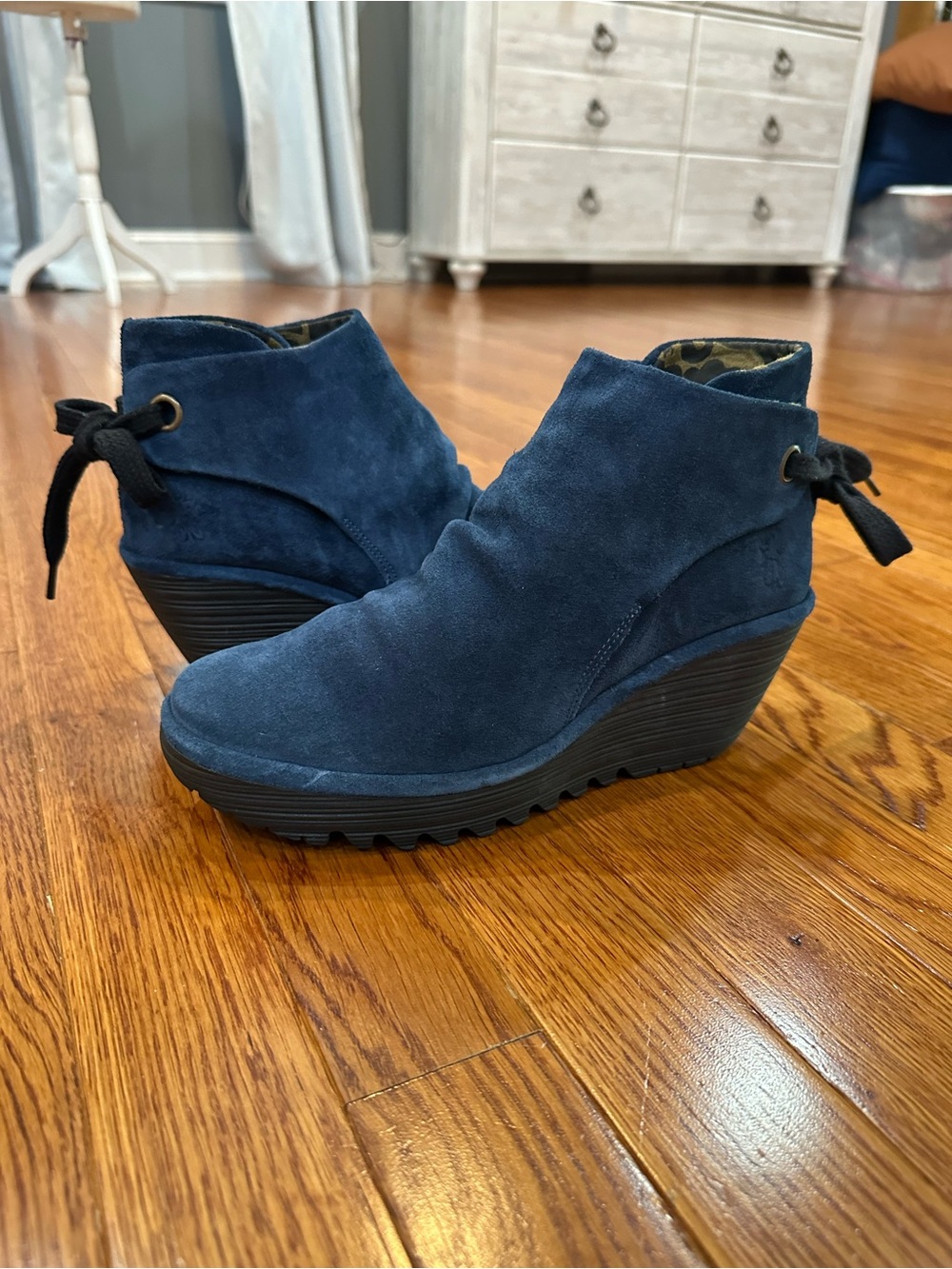 Fly London Womens Yebi Boot Size 39 8.5 Blue Suede Wedge Platform Rouched Bootie
